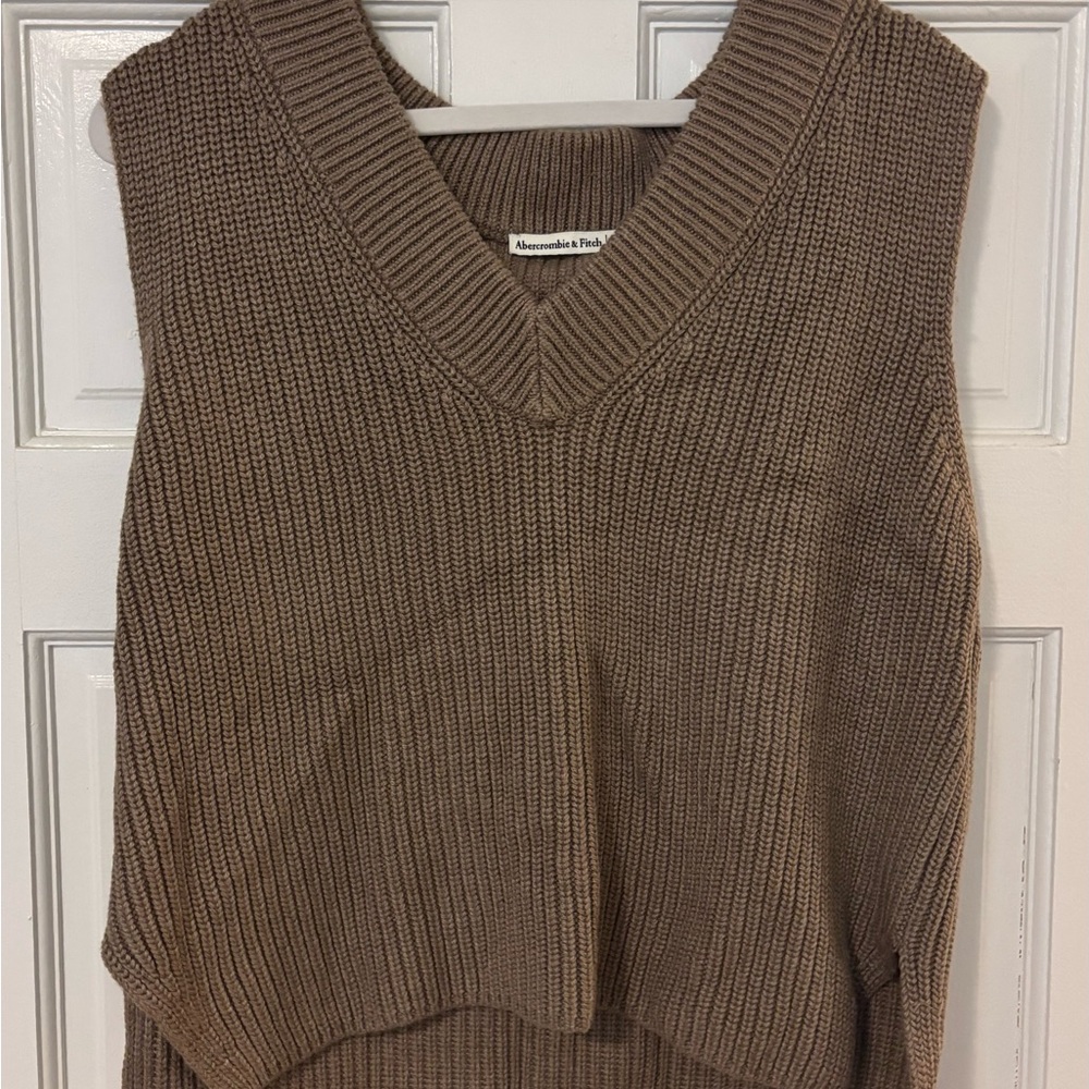Abercrombie & Fitch Tan Sweater Vest – Size Small (NWT)